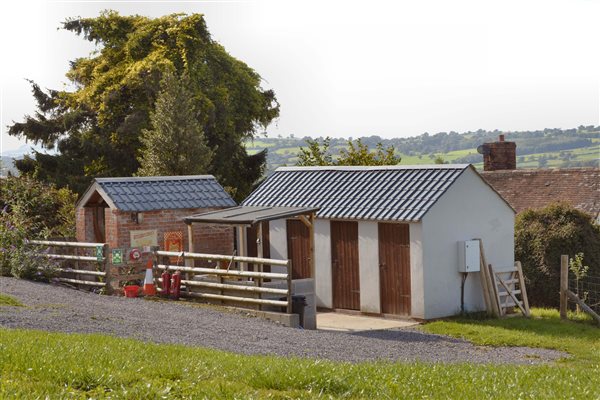 Facilities. Shower/toilet/washing up.